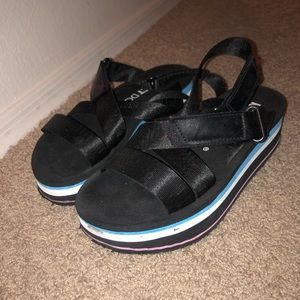 rocket dog platform sandals with velcro straps